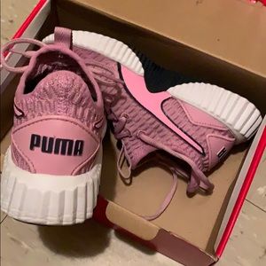 (SOLD) Girls Puma (Defy PS) in Size 1.5US